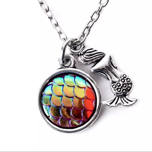 Jewelry - 😍 Mermaid & Iridescent Scales Necklace